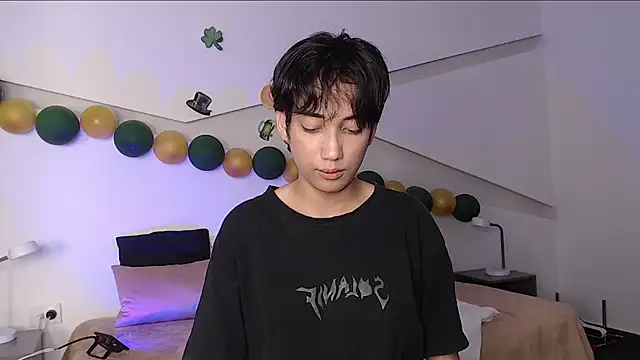 Snapshot of hot_little_bunny chatting on March 18, 11:42 pm hot little bunny online show from March 18, 11:42 pm