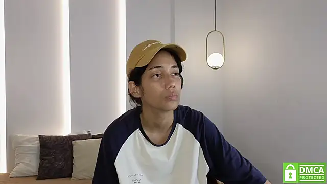 Snapshot of hot_little_bunny chatting on September 17, 9:05 pm hot little bunny online show from September 17, 9:05 pm