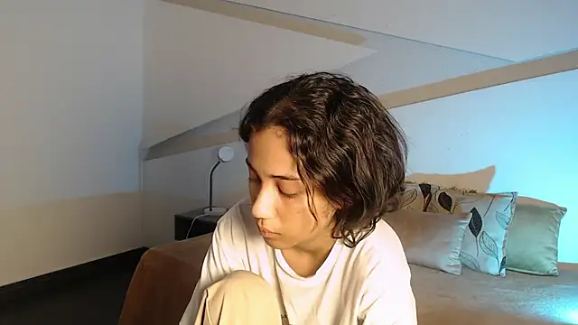 Snapshot of hot_little_bunny chatting on October 3, 9:23 pm hot little bunny online show from October 3, 9:23 pm