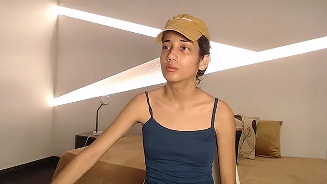 Snapshot of hot_little_bunny chatting on October 6, 9:12 pm hot little bunny online show from October 6, 9:12 pm