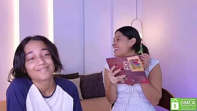 Snapshot of hot_little_bunny chatting on October 31, 9:05 pm hot little bunny online show from October 31, 9:05 pm