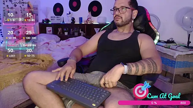 Snapshot of Xein_WoIf chatting on April 22, 2:47 am Xein WoIf online show from April 22, 2:47 am