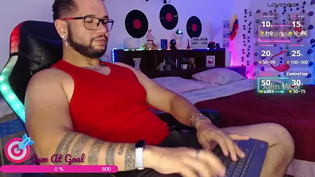 Snapshot of Xein_WoIf chatting on June 2, 2:13 am Xein WoIf online show from June 2, 2:13 am
