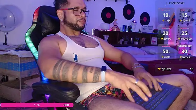 Snapshot of Xein_WoIf chatting on June 4, 2:39 am Xein WoIf online show from June 4, 2:39 am