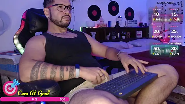 Snapshot of Xein_WoIf chatting on June 9, 2:45 am Xein WoIf online show from June 9, 2:45 am