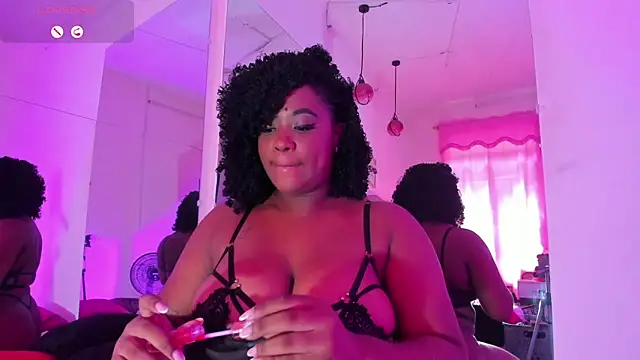 Snapshot of Tyra_Privacy chatting on February 15, 5:50 pm Tyra Privacy online show from February 15, 5:50 pm