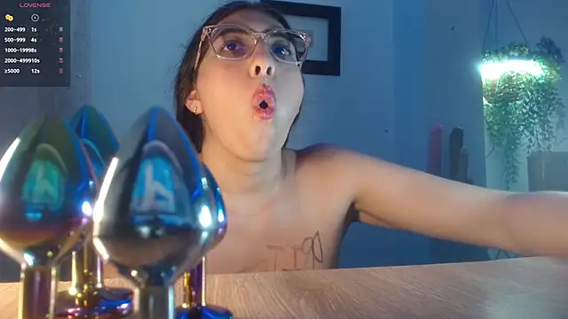 DaMikaela  online show from September 25, 7:28 pm