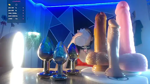 DaMikaela  online show from November 12, 7:35 pm