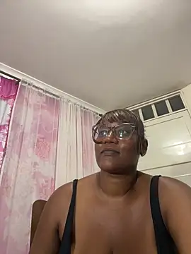 Snapshot of LiraRusso chatting on March 13, 3:02 am LiraRusso online show from March 13, 3:02 am