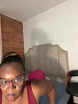 Snapshot of LiraRusso chatting on June 22, 9:45 pm LiraRusso online show from June 22, 9:45 pm