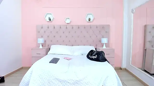 CinthiaCollins online show from February 3, 2:34 pm