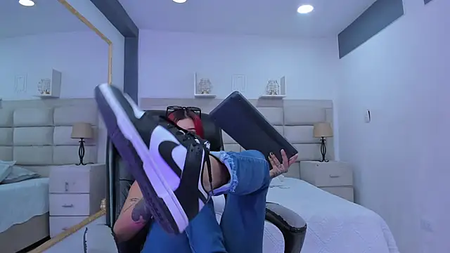 CinthiaCollins online show from November 18, 8:24 pm