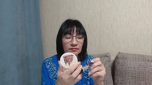 Snapshot of Erica95Bloom chatting on January 6, 2:47 pm Erica95Bloom online show from January 6, 2:47 pm