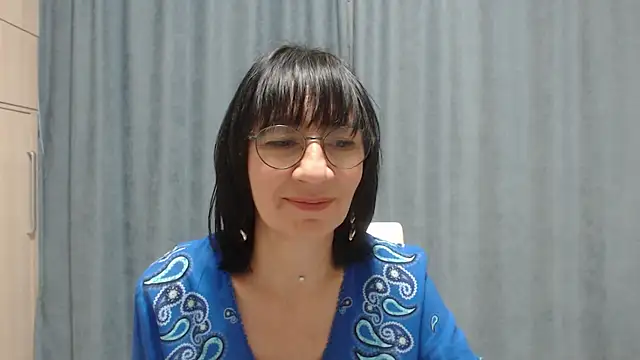 Snapshot of Erica95Bloom chatting on January 6, 5:49 pm Erica95Bloom online show from January 6, 5:49 pm