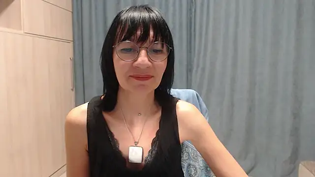 Snapshot of Erica95Bloom chatting on January 10, 5:56 pm Erica95Bloom online show from January 10, 5:56 pm