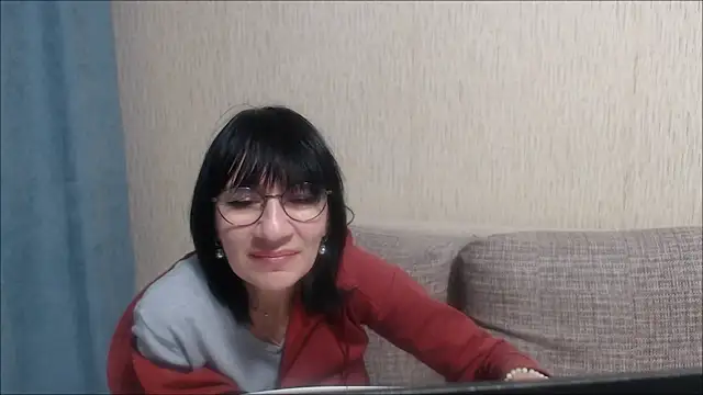 Snapshot of Erica95Bloom chatting on February 8, 8:53 pm Erica95Bloom online show from February 8, 8:53 pm