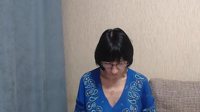Snapshot of Erica95Bloom chatting on February 13, 5:11 pm Erica95Bloom online show from February 13, 5:11 pm