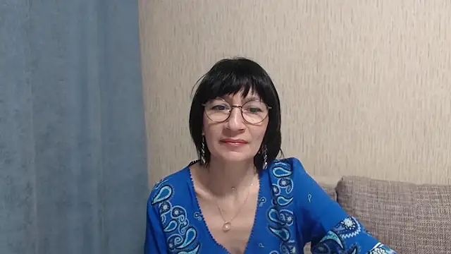Snapshot of Erica95Bloom chatting on February 13, 8:13 pm Erica95Bloom online show from February 13, 8:13 pm