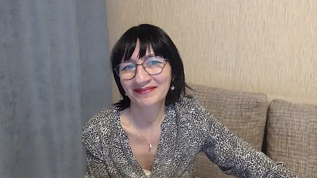 Snapshot of Erica95Bloom chatting on February 14, 2:33 pm Erica95Bloom online show from February 14, 2:33 pm