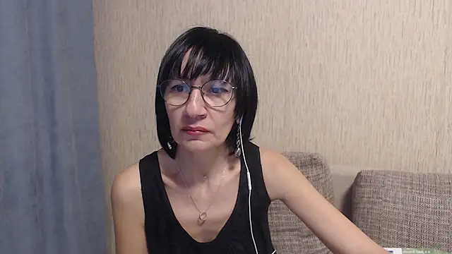 Snapshot of Erica95Bloom chatting on February 15, 6:55 pm Erica95Bloom online show from February 15, 6:55 pm