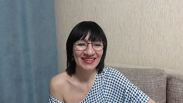 Snapshot of Erica95Bloom chatting on February 18, 8:03 pm Erica95Bloom online show from February 18, 8:03 pm