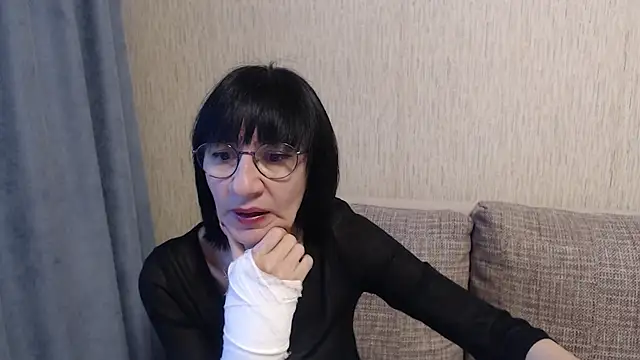 Snapshot of Erica95Bloom chatting on February 23, 2:35 pm Erica95Bloom online show from February 23, 2:35 pm