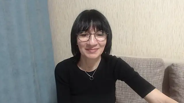 Snapshot of Erica95Bloom chatting on March 6, 2:40 pm Erica95Bloom online show from March 6, 2:40 pm