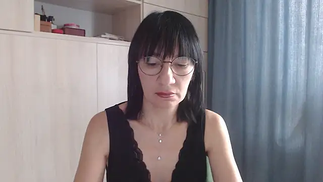 Snapshot of Erica95Bloom chatting on September 18, 8:27 am Erica95Bloom online show from September 18, 8:27 am