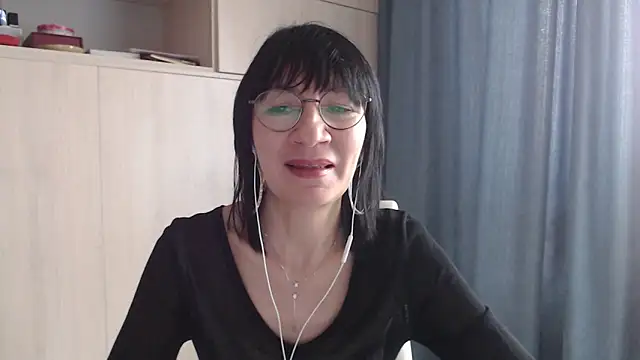 Snapshot of Erica95Bloom chatting on September 19, 11:11 am Erica95Bloom online show from September 19, 11:11 am