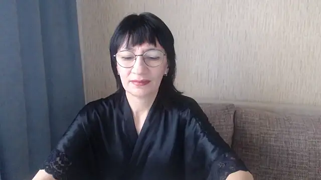 Snapshot of Erica95Bloom chatting on October 14, 10:27 am Erica95Bloom online show from October 14, 10:27 am