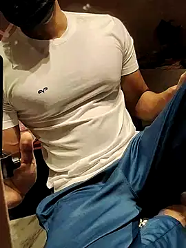 Snapshot of xxxhugedick0001 chatting on February 24, 6:58 pm xxxhugedick0001 online show from February 24, 6:58 pm