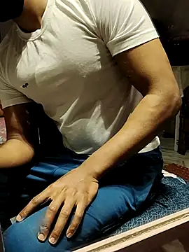 Snapshot of xxxhugedick0001 chatting on February 25, 5:19 am xxxhugedick0001 online show from February 25, 5:19 am