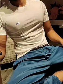 Snapshot of xxxhugedick0001 chatting on March 8, 9:39 am xxxhugedick0001 online show from March 8, 9:39 am