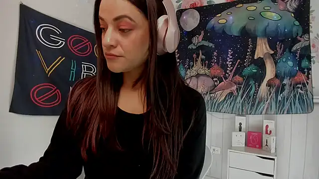 LovelyAzucena online show from December 18, 1:50 pm