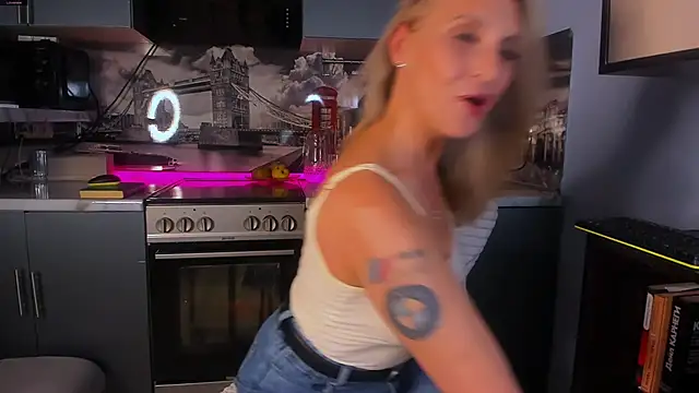 Snapshot of Afanasia chatting on November 3, 7:04 pm Afanasia online show from November 3, 7:04 pm