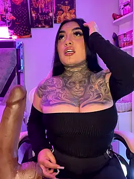 Snapshot of CloeeBeckam chatting on January 11, 4:28 am CloeeBeckam online show from January 11, 4:28 am