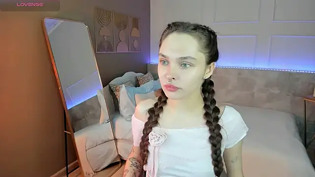 Snapshot of ChloeSunny chatting on May 16, 2:16 pm ChloeSunny online show from May 16, 2:16 pm
