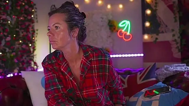 AmicaBentley online show from March 24, 5:12 am