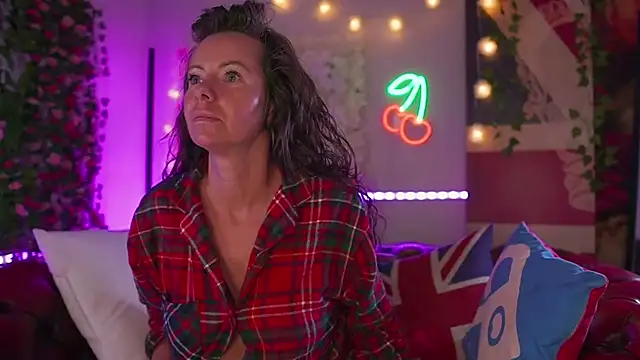 AmicaBentley online show from March 26, 6:08 am