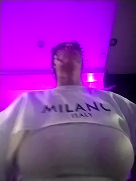 Snapshot of Hotasiansensation chatting on December 17, 4:24 pm Hotasiansensation online show from December 17, 4:24 pm