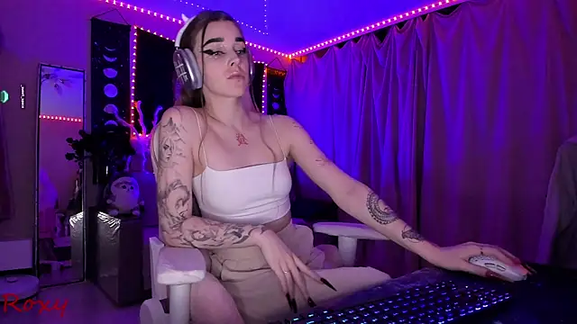 Snapshot of wet_dream_ chatting on December 3, 9:46 pm wet dream online show from December 3, 9:46 pm