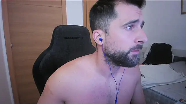 Snapshot of alex877x chatting on October 9, 9:07 am alex877x online show from October 9, 9:07 am