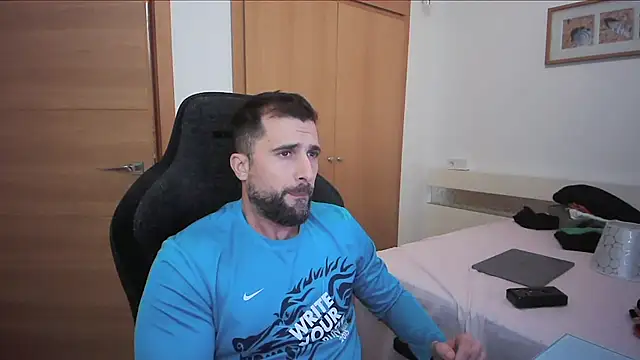 Snapshot of alex877x chatting on November 5, 4:40 pm alex877x online show from November 5, 4:40 pm