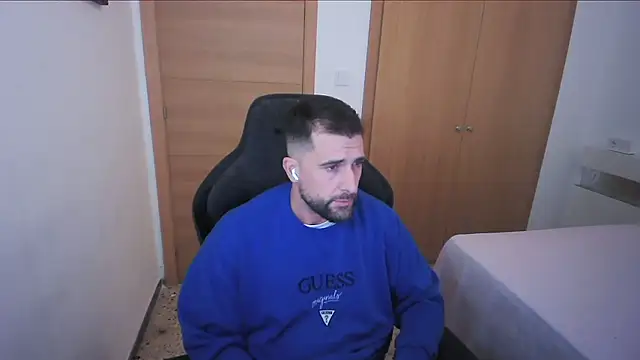 Snapshot of alex877x chatting on November 15, 8:55 am alex877x online show from November 15, 8:55 am