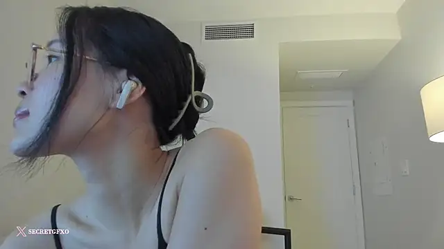 Snapshot of secretgirlfriendxo chatting on January 29, 1:38 pm secretgirlfriendxo online show from January 29, 1:38 pm