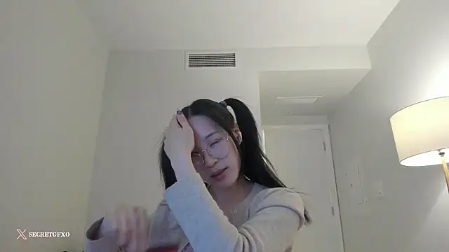 Snapshot of secretgirlfriendxo chatting on February 9, 4:25 am secretgirlfriendxo online show from February 9, 4:25 am