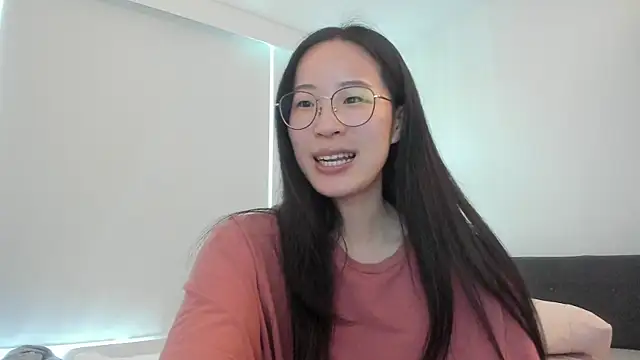 Snapshot of secretgirlfriendxo chatting on May 26, 11:01 pm secretgirlfriendxo online show from May 26, 11:01 pm
