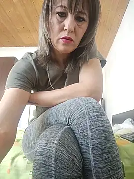 Snapshot of naughtymilfT chatting on February 25, 10:03 am naughtymilfT online show from February 25, 10:03 am