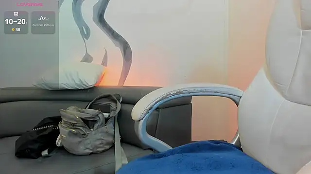 Snapshot of NiickyJones chatting on March 16, 12:23 am NiickyJones online show from March 16, 12:23 am