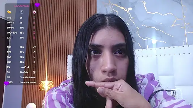 littlee emilyy  online show from January 15, 9:13 am